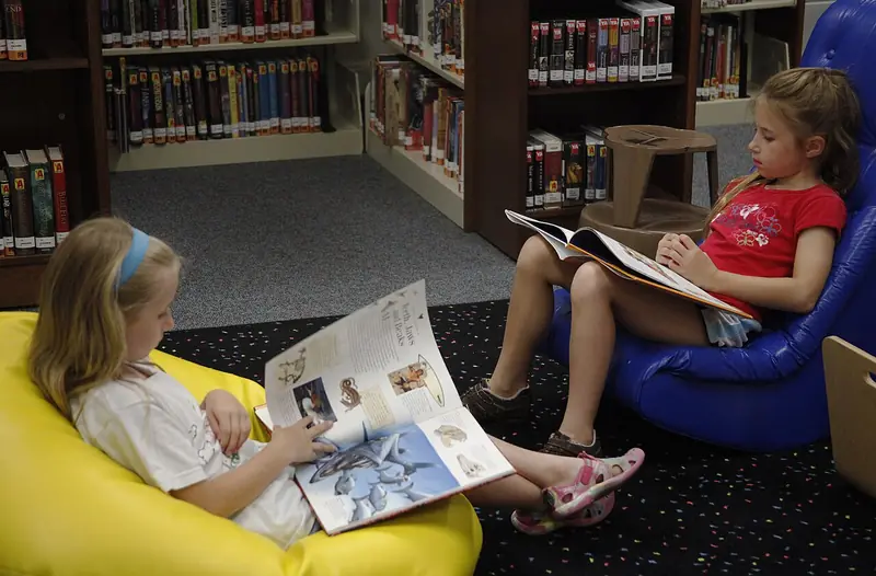 Kids reading at the Cherry Point base library, Bldg 298 (2011)
